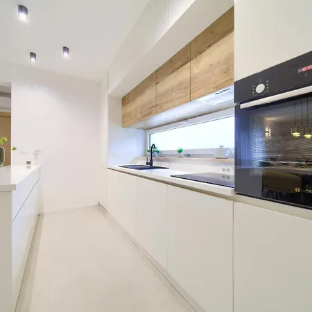 - Bellissima With Private Heated Pool And Table Tennis - Smart Tv Villa
