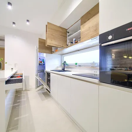 Villa - Bellissima With Private Heated Pool And Table Tennis - Smart Tv *