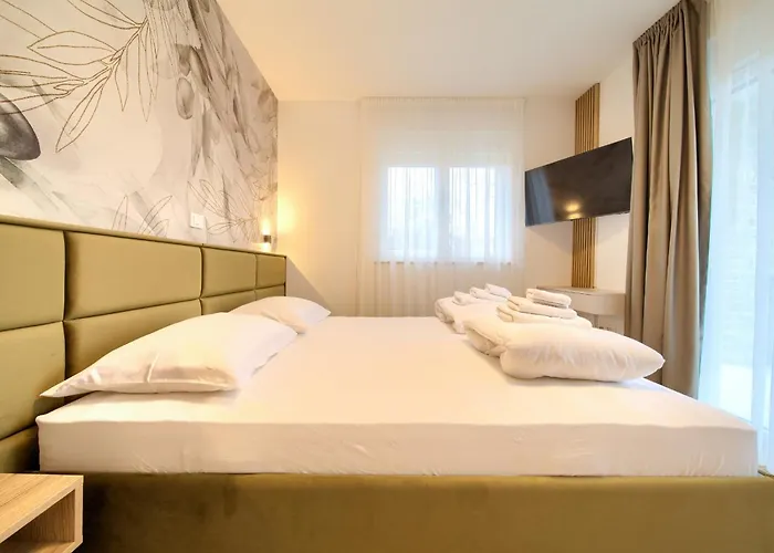 Villa Bellissima Malinska - Privater Pool, 4 Schlafzimmer, Ruhige Lage