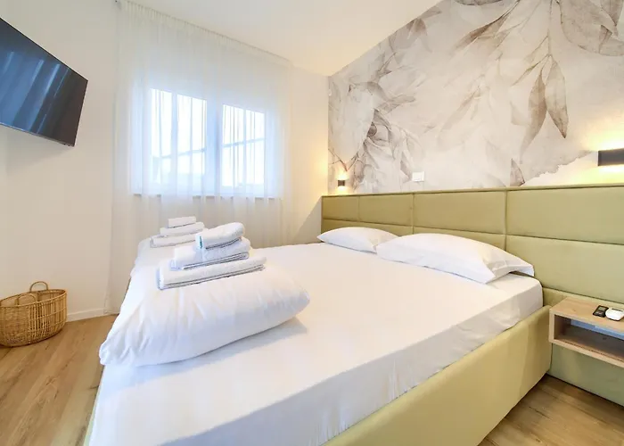 Villa Bellissima Malinska - Privater Pool, 4 Schlafzimmer, Ruhige Lage