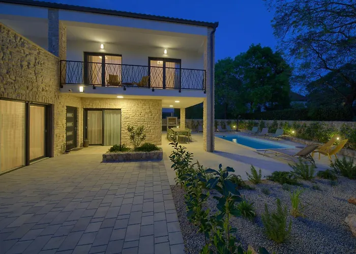 Villa Bellissima Malinska - Privater Pool, 4 Schlafzimmer, Ruhige Lage Vila