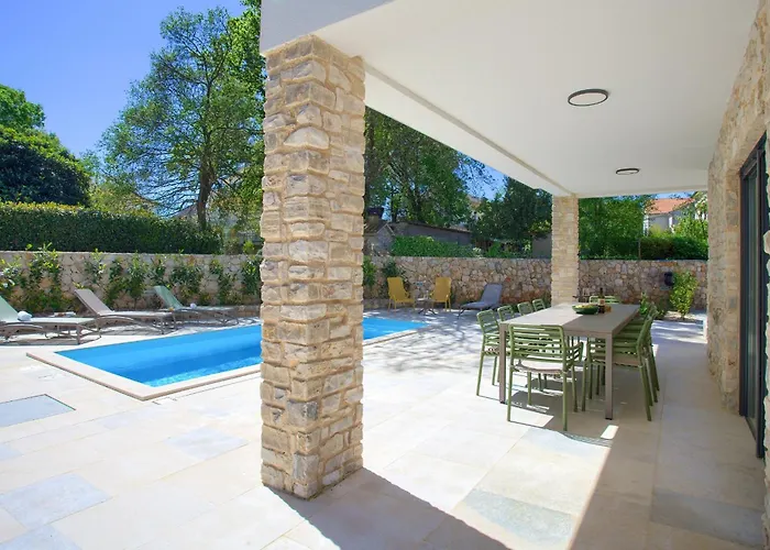 Villa Bellissima Malinska - Privater Pool, 4 Schlafzimmer, Ruhige Lage * Malinska