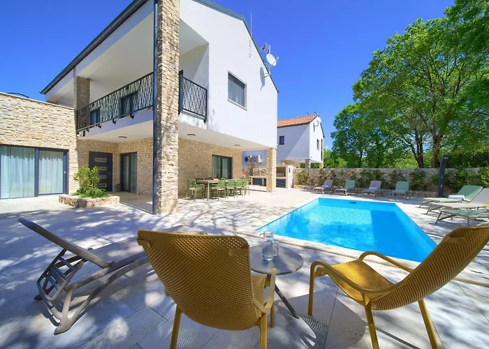 Villa Bellissima Malinska - Privater Pool, 4 Schlafzimmer, Ruhige Lage Vila Malinska