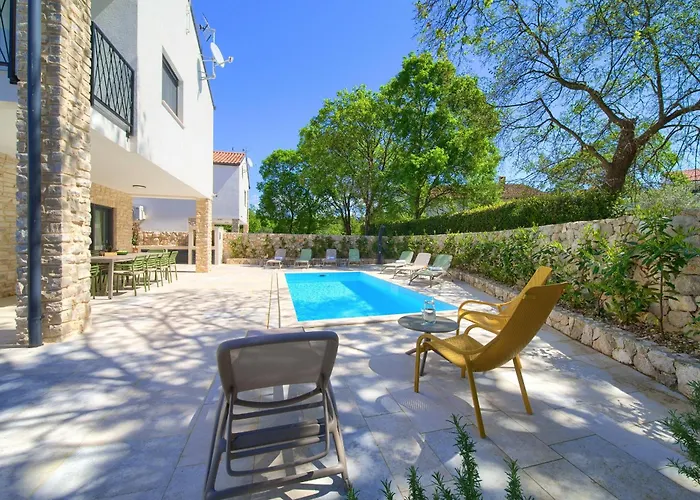 Villa Bellissima Malinska - Privater Pool, 4 Schlafzimmer, Ruhige Lage Vila