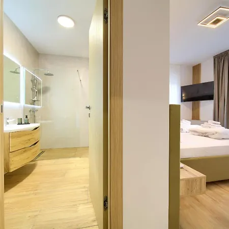 Villa - Bellissima With Private Heated Pool And Table Tennis - Smart Tv *