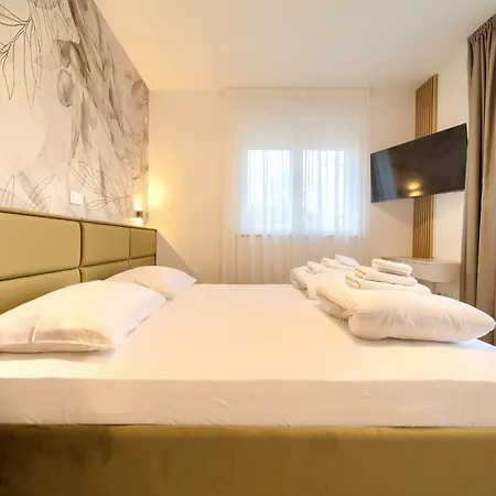 - Bellissima With Private Heated Pool And Table Tennis - Smart Tv