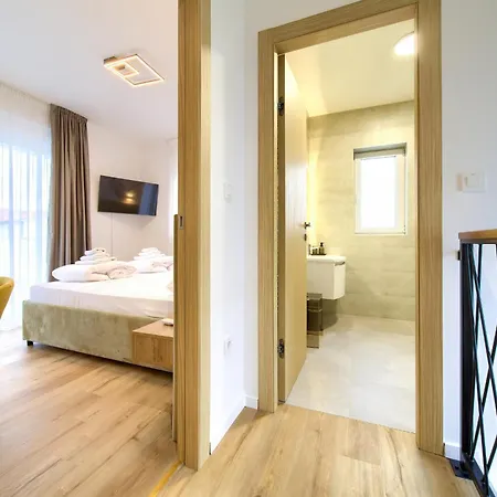 Villa - Bellissima With Private Heated Pool And Table Tennis - Smart Tv Malinska