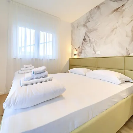- Bellissima With Private Heated Pool And Table Tennis - Smart Tv