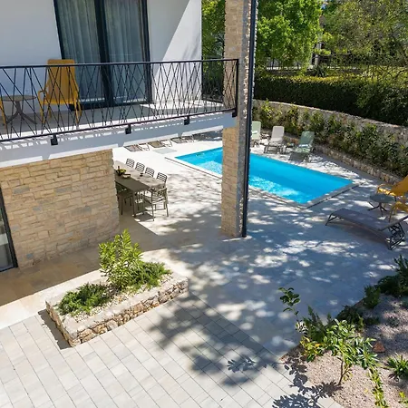 - Bellissima With Private Heated Pool And Table Tennis - Smart Tv *