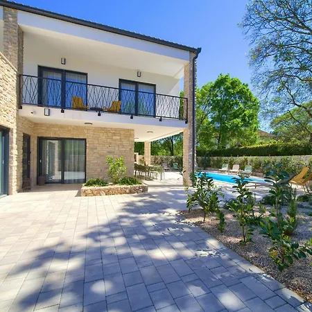 - Bellissima With Private Heated Pool And Table Tennis - Smart Tv Villa