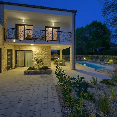 - Bellissima With Private Heated Pool And Table Tennis - Smart Tv Villa